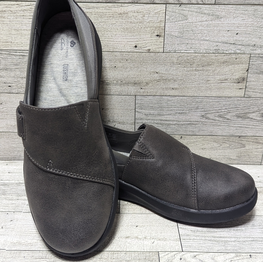 Brand New Clarks Cloudsteppers Slip On Walking Shoes Size 7.5